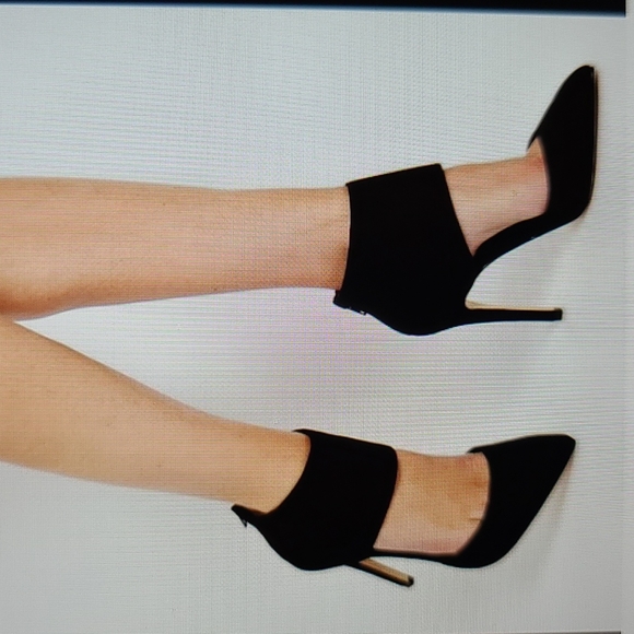 ALDO Carmelithe  Black Suede Cuffed Heeled Sandals sz 8 - Picture 1 of 8